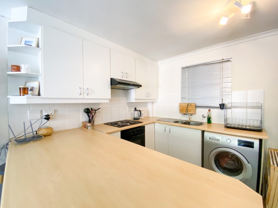 To Let 1 Bedroom Property for Rent in Oranjezicht Western Cape